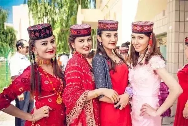 新疆喀什到巴基斯坦需要怎么过去,喀什通巴基斯坦公路