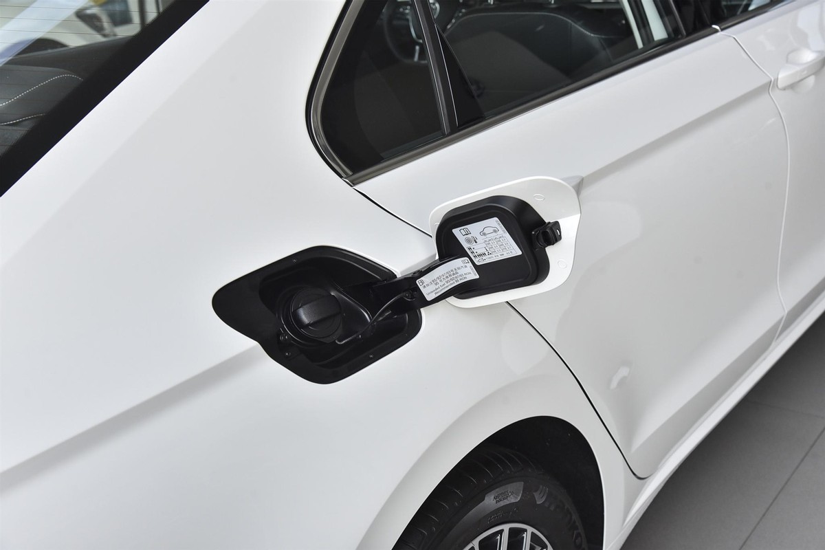 凌渡油箱盖不锁怎么回事,凌渡油箱盖打不开怎么拆