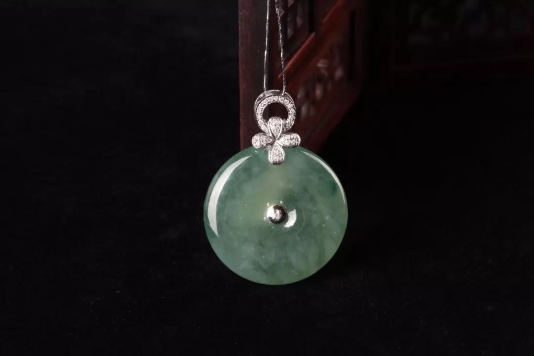 一颗平安扣配3颗珍珠,一枚平安扣和一颗珠子