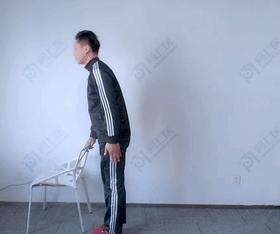 膝关节咔咔响专家提醒,膝关节咔咔响如何保护动作视频