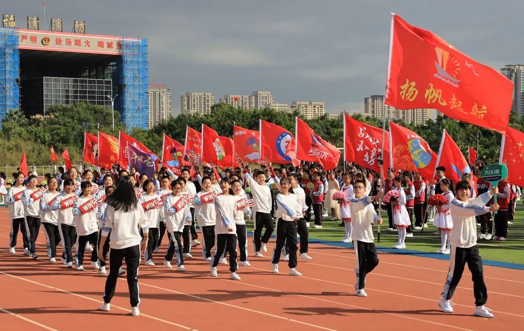 小学秋季田径运动会报道,运动少年展英姿