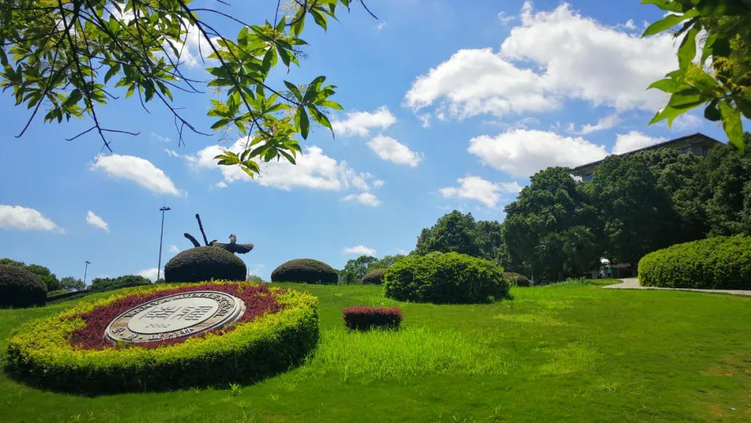 长沙南雅中学毕业生赵栩嘉,母校六年给她的……