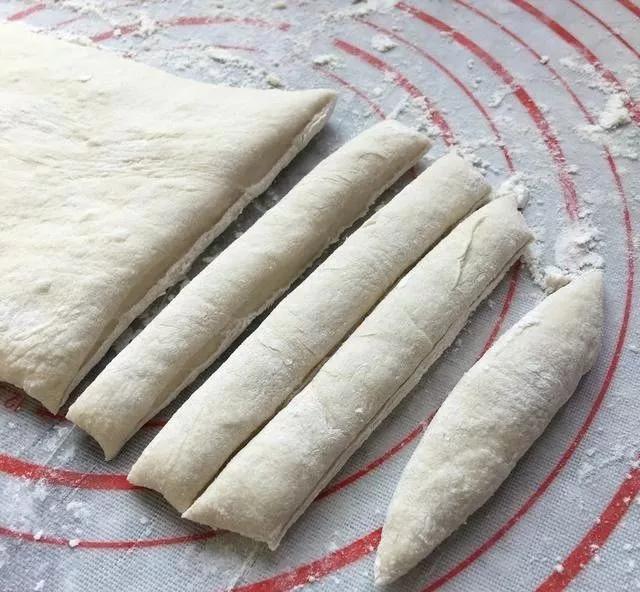 油条的做法和配方最简单,油条的家庭做法和配方的全过程