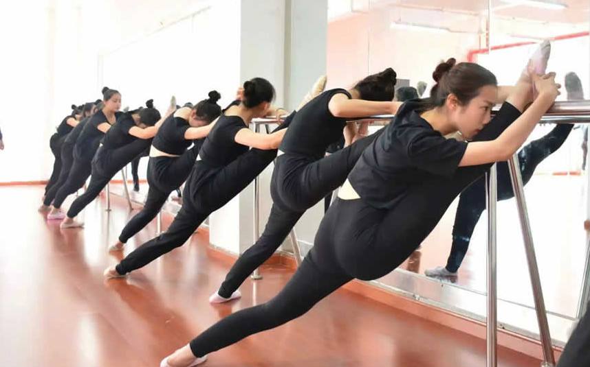 幼儿园老师班群错发消息来不及撤回，家长很“懂事”：咱们都明白