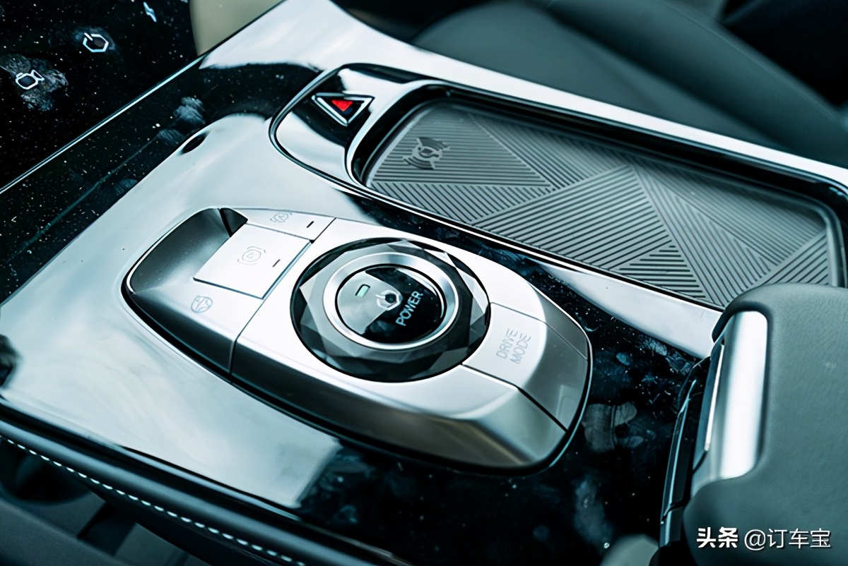 北汽新能源纯电suv汽车价格,新能源纯电suv极狐6座