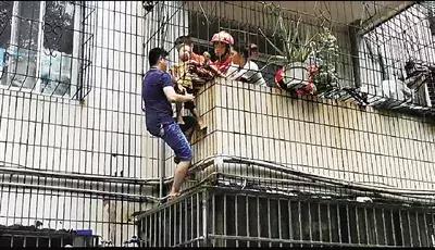 95后独腿小伙练足球用坏57副拐杖,励志神奇小子