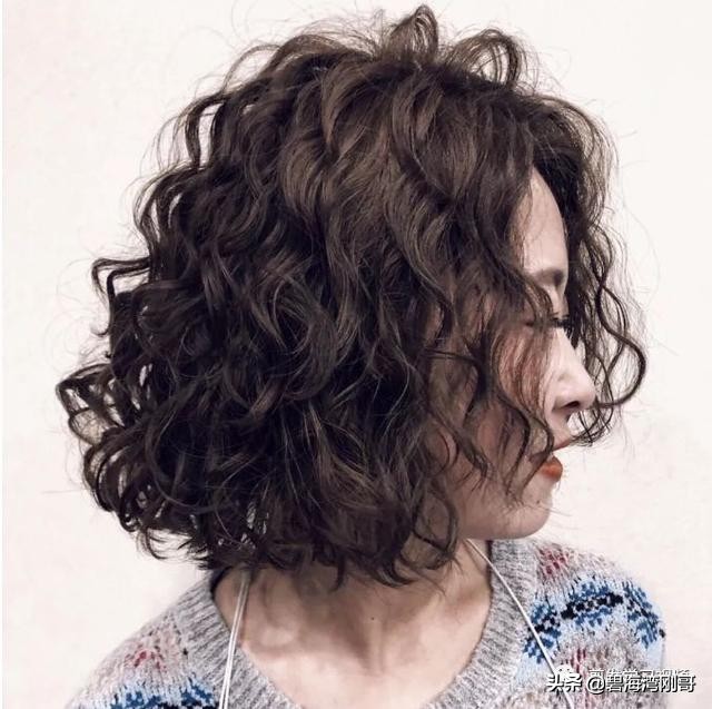 2020年最流行的发型气垫烫锁骨发,2020年最流行烫的锁骨发型