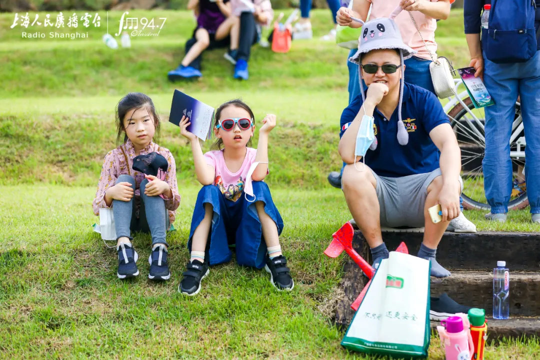 艺术赋能品质生活，提振城市消费信心。经典947辰山草地广播音乐节温暖收官