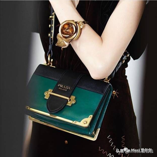 第18只包｜PradaCahier：不只是穿Prada的女王，更是你的月光宝盒