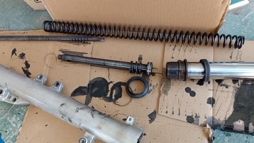 自己动手更换减震油封,自己更换越野摩托车减震油封