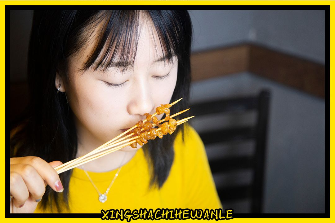 人生一串,烟火江湖!这家铁板烧烤店用串串翻起儿时回忆