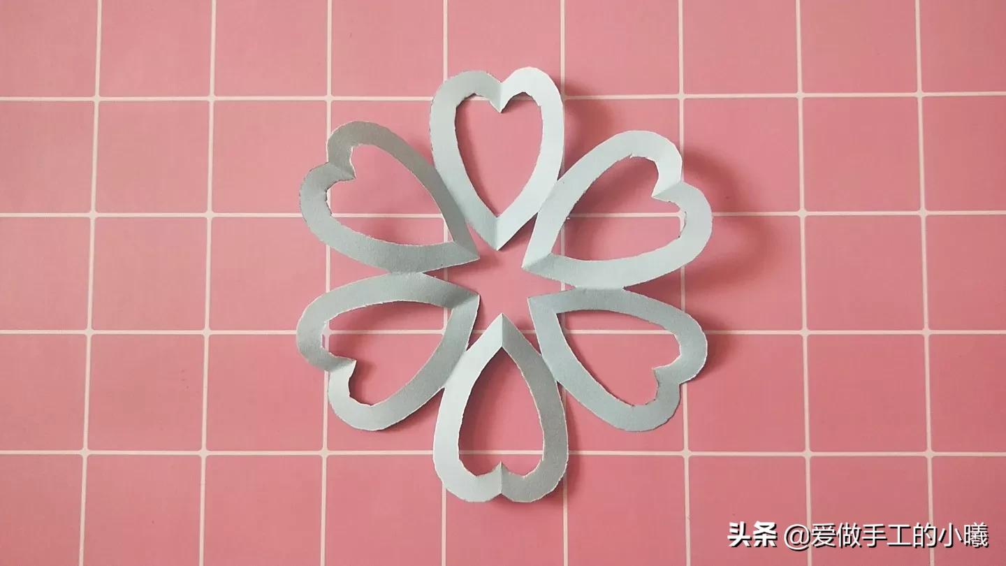 爱心窗花剪纸教程图解,长方形剪纸爱心窗花