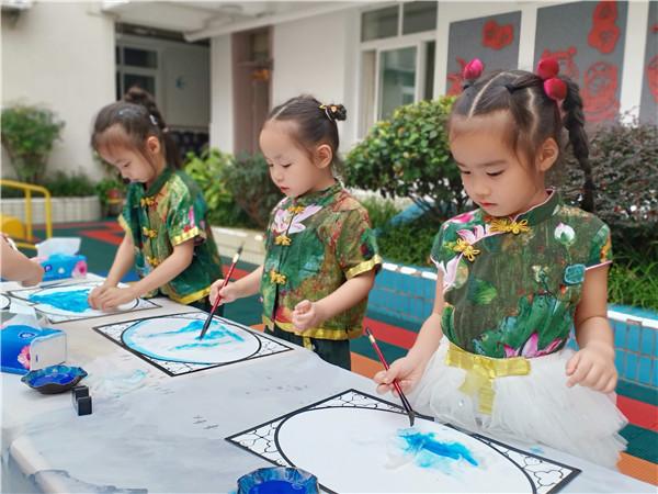 笔墨纸砚润童心,书香画韵趣国庆:合肥市宿州路幼儿园迎国庆活动