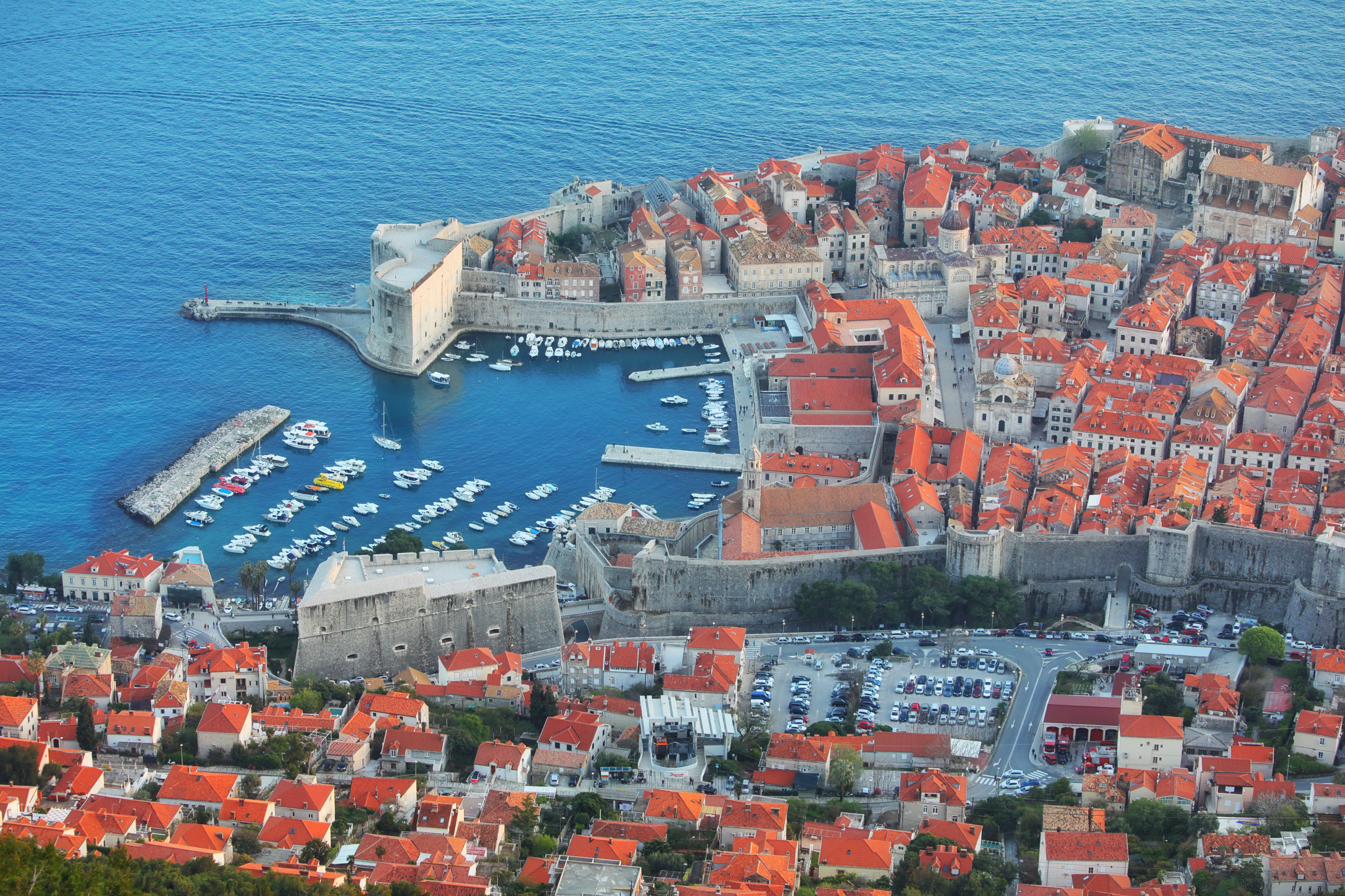 权力的游戏，捧起了世界最牛的网红城市：君临！！