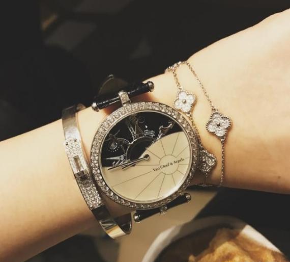 李佳琦小助理活成顶级富豪，直播真的来钱这么快吗？