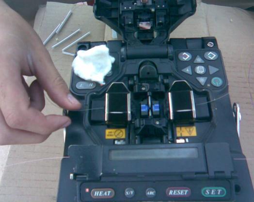 光纤如何熔接防止断裂,光纤断了太紧怎么熔接