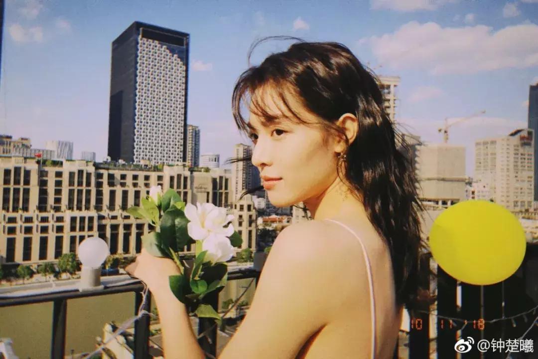 最火的拍照姿势模板,最全创意拍照法