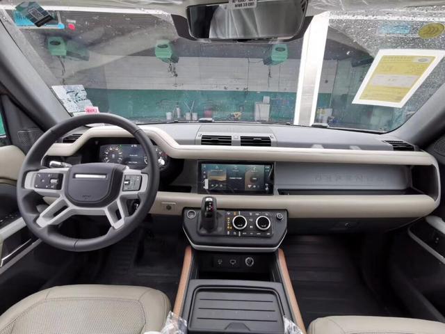 经典的硬派越野车方盒子造型,比较酷的方盒子越野车