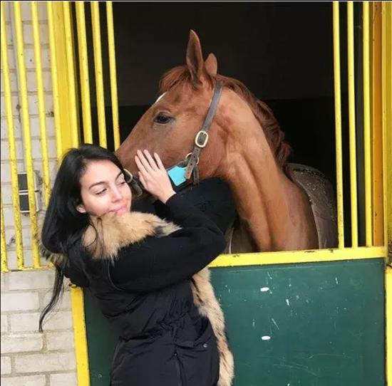 c罗乔治娜故事,c罗和乔治娜的孩子是男孩女孩