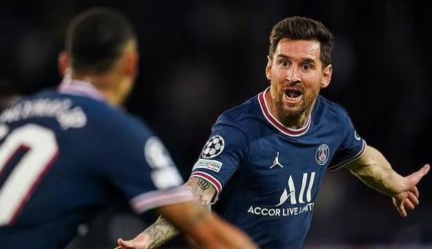 欧冠新排名！梅西助巴黎登顶C罗绝杀挽救曼联巴萨连败小组垫底