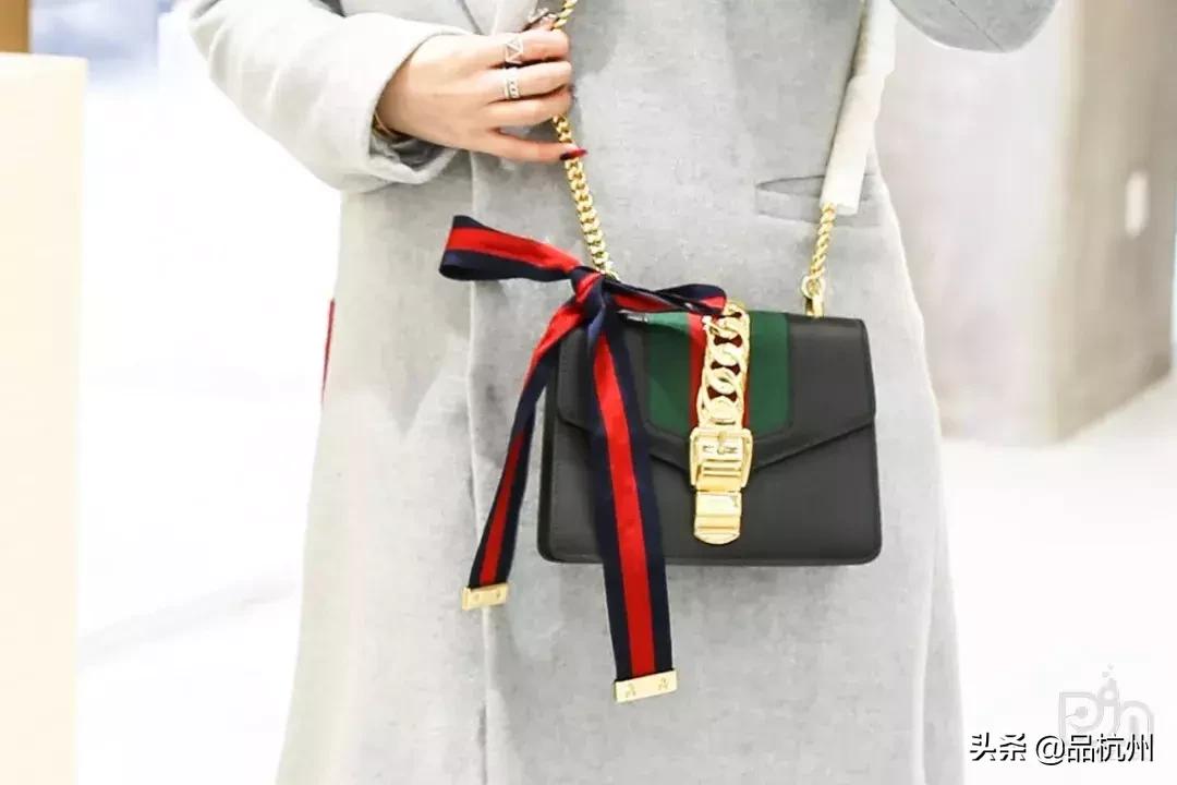 表面光鲜亮丽背地里却很辛苦,有些人表面光鲜亮丽背后却是什么