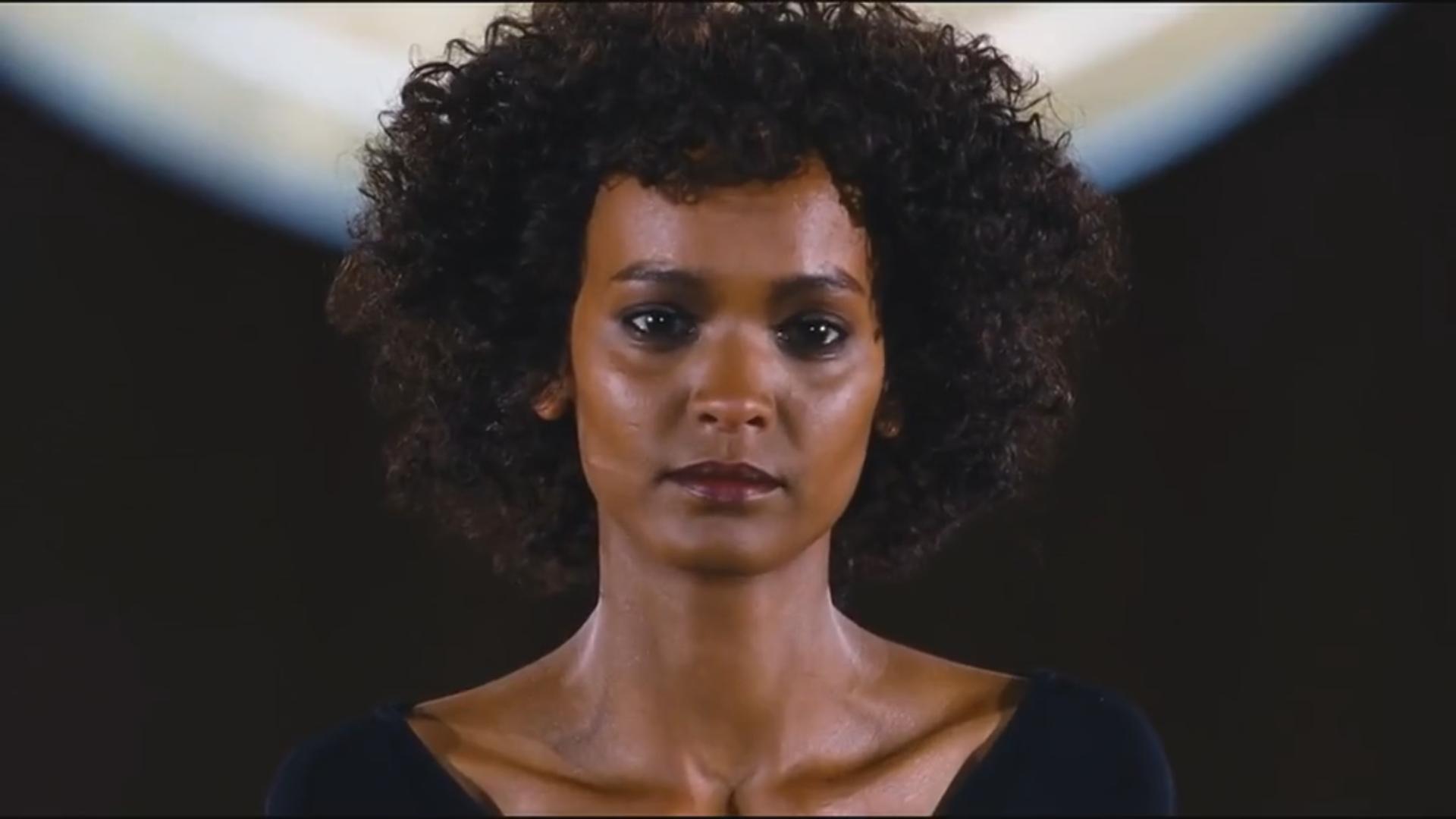 沙漠之花脱下黑袍,沙漠之花带来的改变