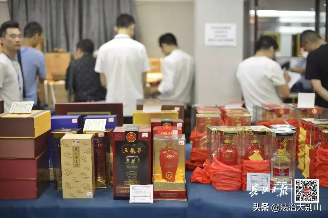 3000万一瓶茅台拍卖 (茅台拍卖156万元)
