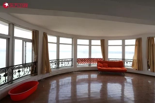 大师设计的湖景房,设计师设计两百平别墅