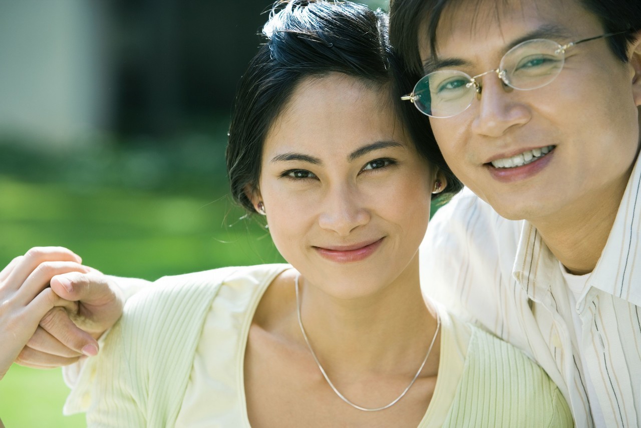 面对配偶出轨，到底该怎么办？是忍还是闹