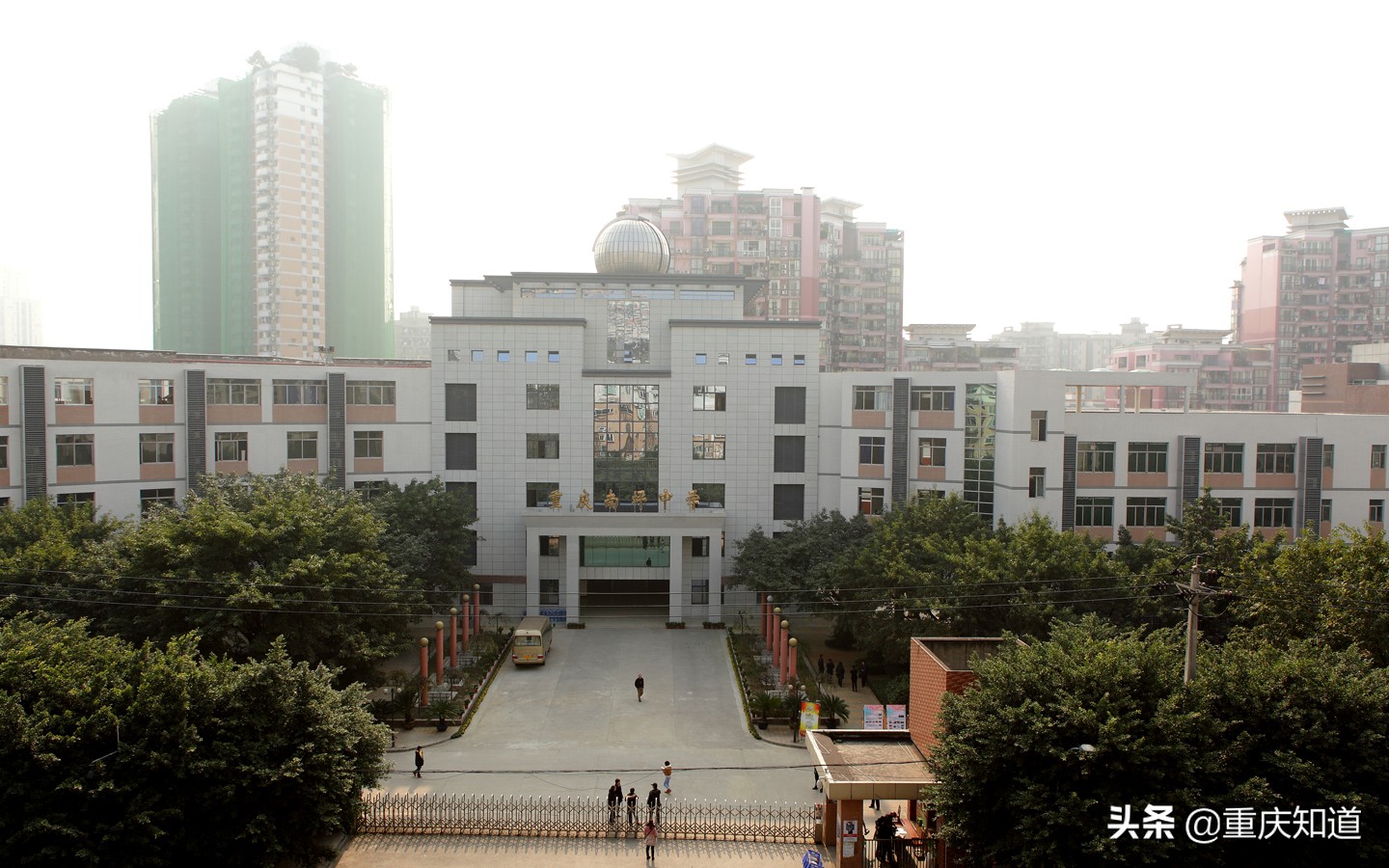 重庆中小学名校,重庆南坪中学谁的学校