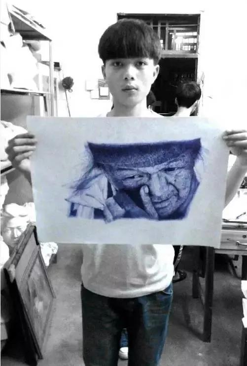 16岁男生上课画画被骂,15岁男孩画画被老师责备