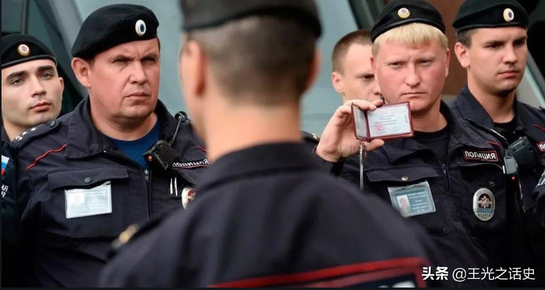 和德国纳粹不共戴天的俄罗斯，为什么有“光头纳粹”?