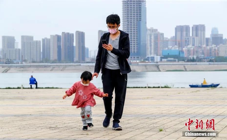 张国荣去世后梅艳芳反应,梅艳芳去世张国荣表现