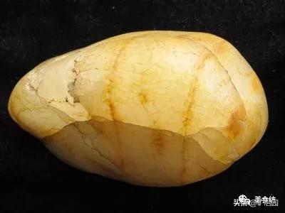 这四种玉石你确定会分辨吗,这几种玉石不注意保养就会发黄