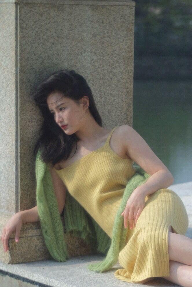 还记得南笙吗？往娱乐圈发展的她，也开始穿起“泫雅风”了