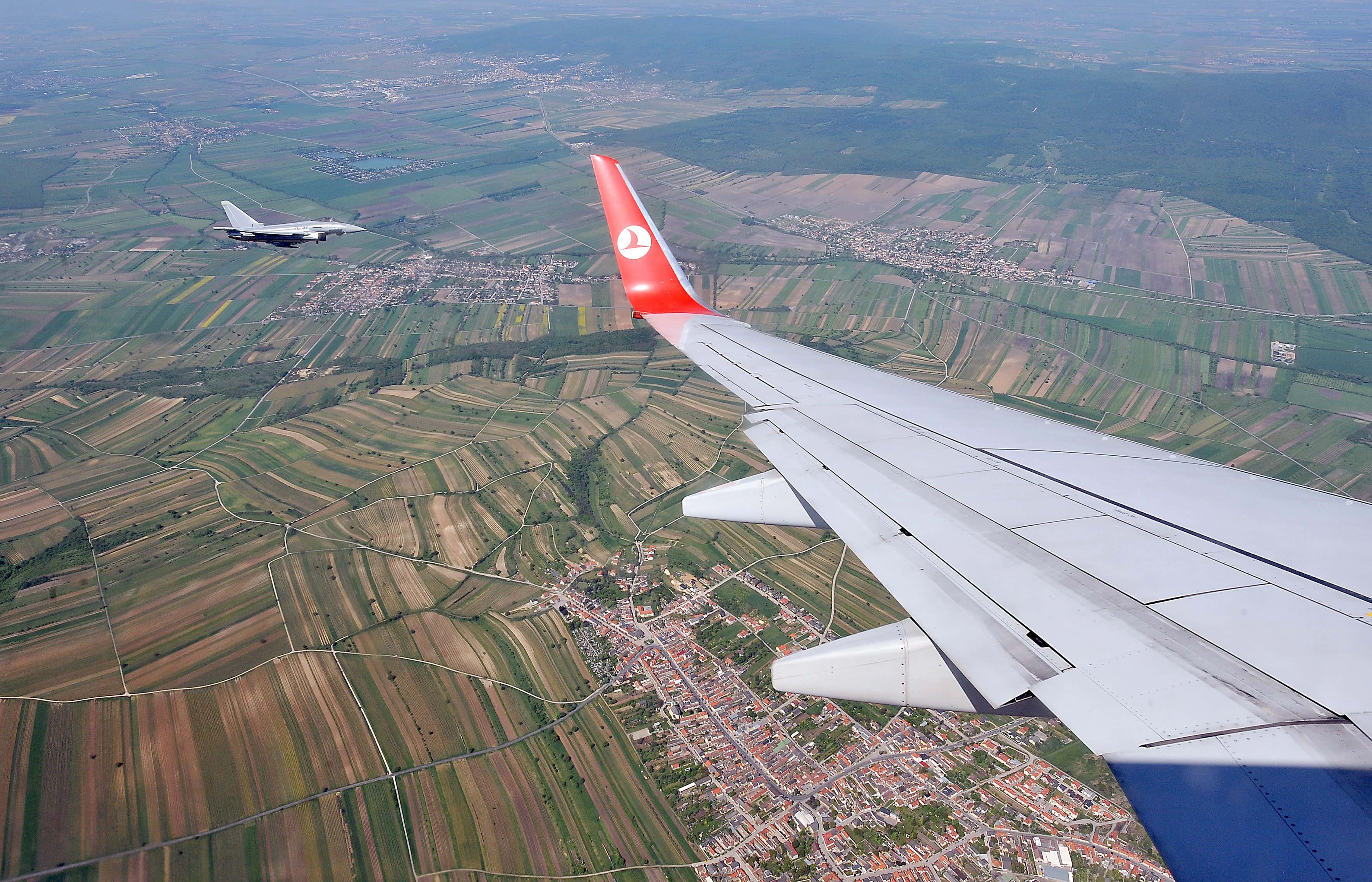 奥地利自认买台风被忽悠了想找大头快出手下家会在东南亚？