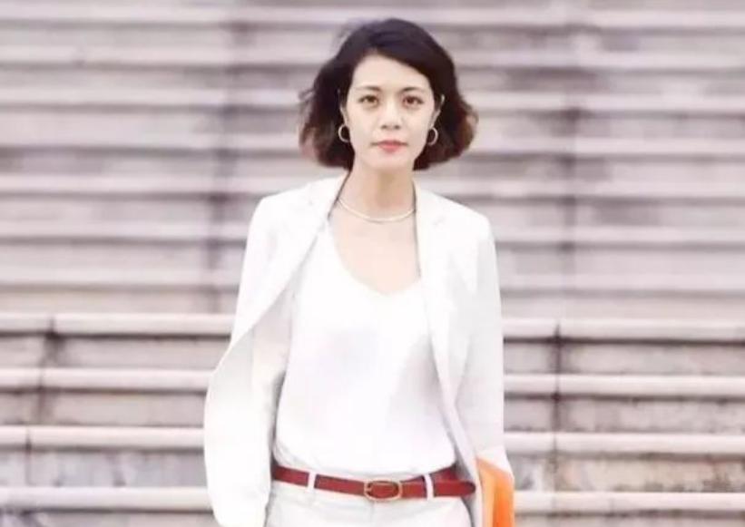 从万人追捧，到万人“炮轰”的陈果，为何会迅速跌下神坛？