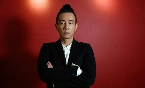 为什么陈小春总是打游戏广告,陈小春回应代言游戏