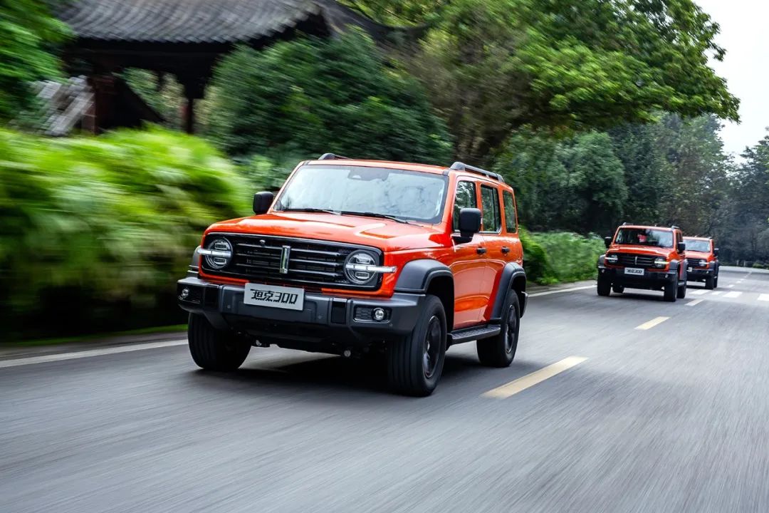 24款坦克300穿越版加速测试,坦克300和陆巡公路试驾对比