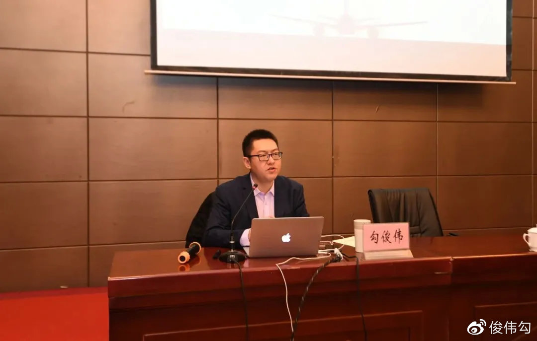 培训师到底赚不赚钱？性格内向能不能讲课？上班族怎么转型？