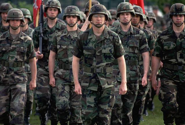 德军被法军暴打,德军俘虏被暴打