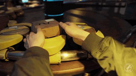 「M.产品」垂直式传送带，让食物从“天上掉下来”