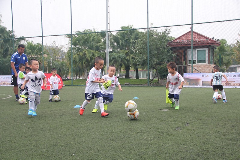 快乐足球训练营优惠团购,快乐足球训练营