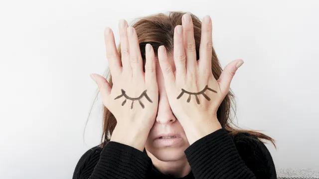 手揉眼睛后眼睛特别痒怎么办,眼睛痒的厉害越揉越痒还流泪