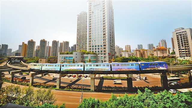 74列轨道列车穿上“最重庆”新衣