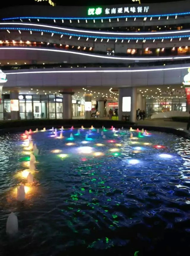 上海安亭汽车城夜生活,夜上海不夜城