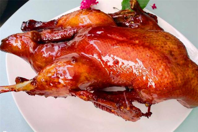 皮脆肉嫩的烧鸭难以抵抗的诱惑,鸭子怎么做才能不腥够味入口即化
