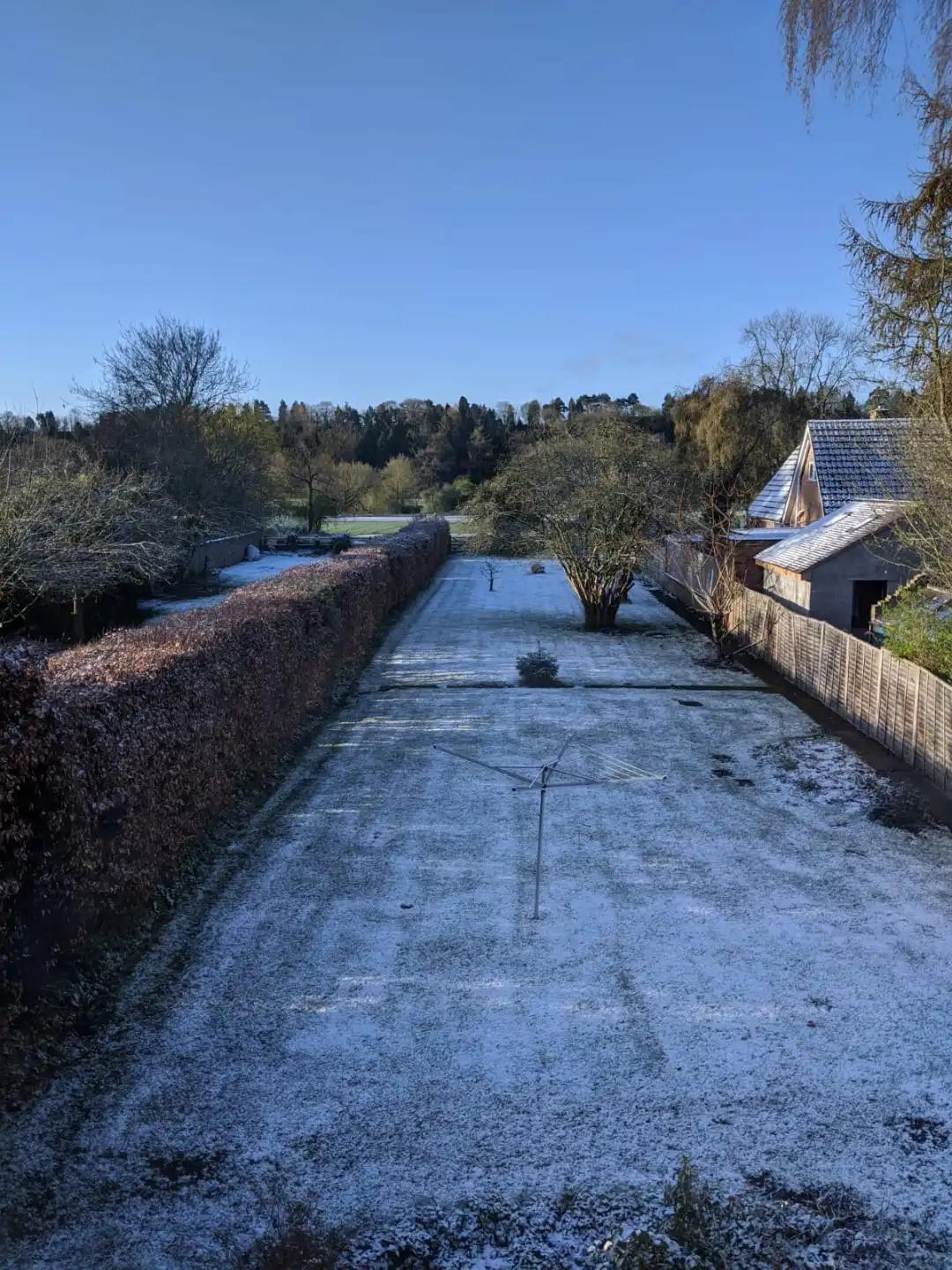 昨天比基尼!今天下雪!英国的天气能有多奇葩?