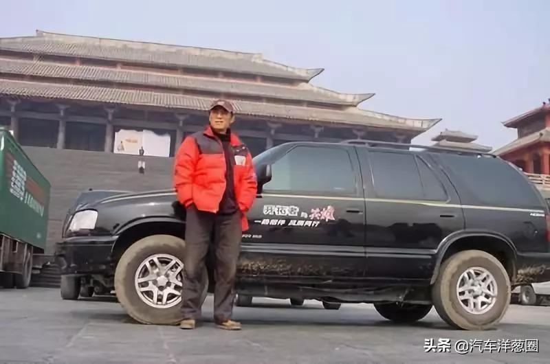 张艺谋拿它当拍摄车，越野3000米荒漠，16年后复活，比汉兰达还大