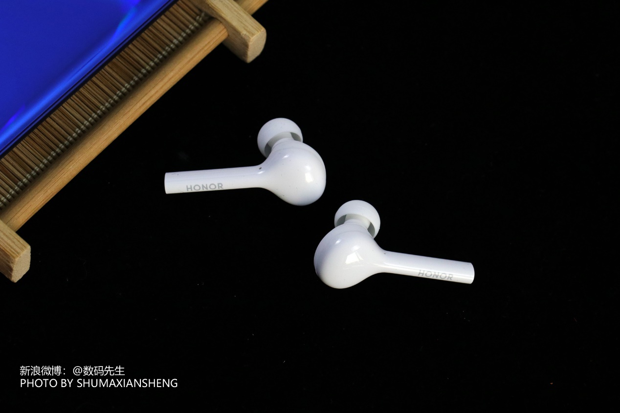 荣耀蓝牙耳机flypods3与青春版,荣耀无线耳机flypods青春版海外